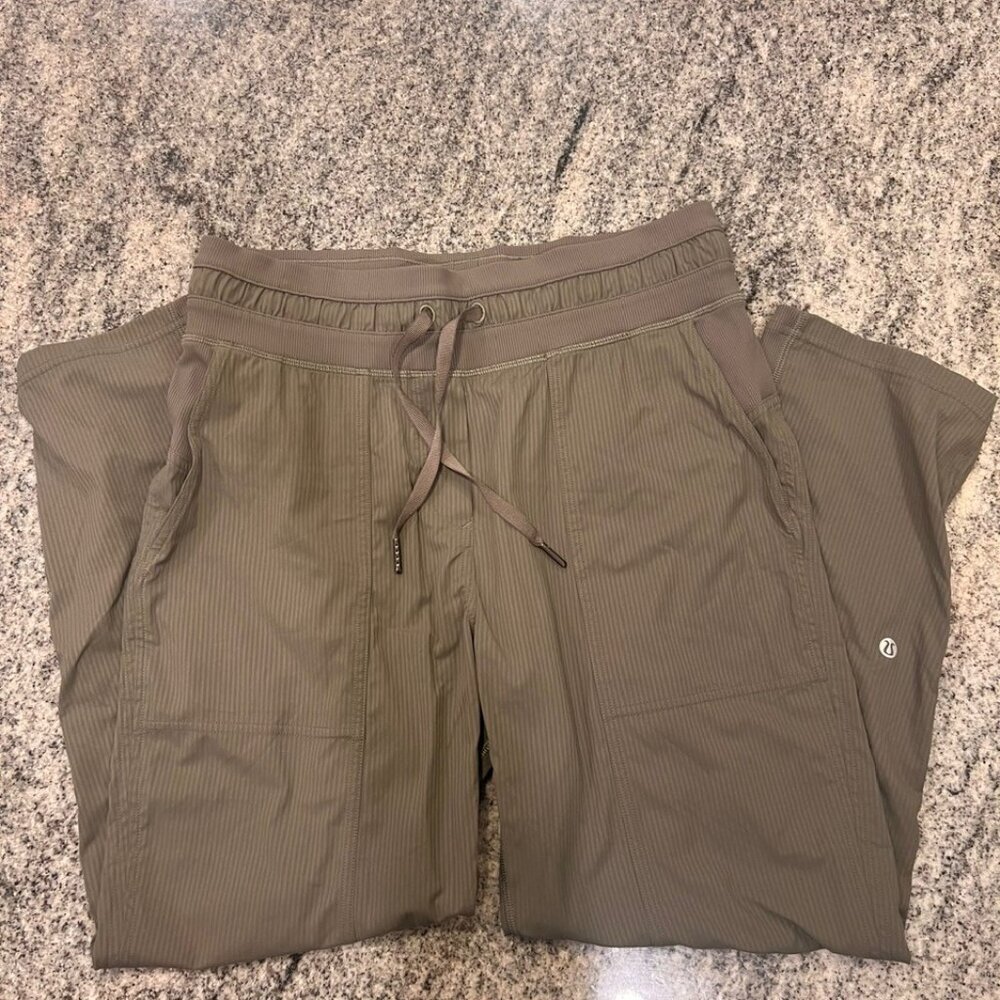 Lululemon Dance Studio Cropped Pants | Womens 6 | Green Athletic Casual